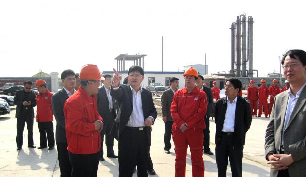 東營(yíng)市委副書記、市長(zhǎng)趙豪志到公司項(xiàng)目工地現(xiàn)場(chǎng)辦公